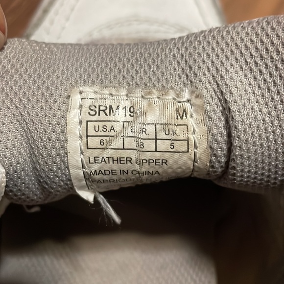 White leather work shoes - slip resistant - Picture 5 of 5